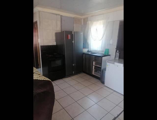 2 BEDROOM HOUSE FOR SALE IN ESSELEN PARK